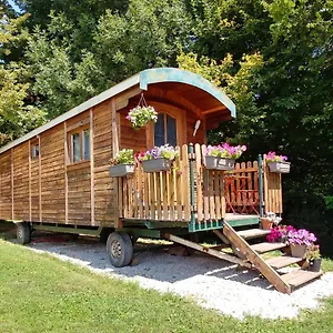 https://la-roulotte-de-fleur.hotels-rhonealpes.com